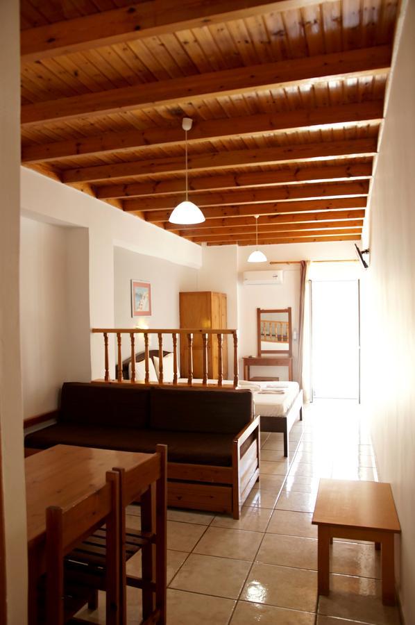Madares Hotel Lutró Exterior foto