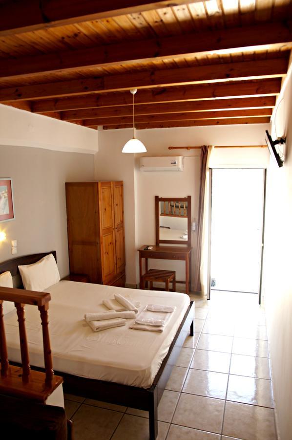 Madares Hotel Lutró Exterior foto